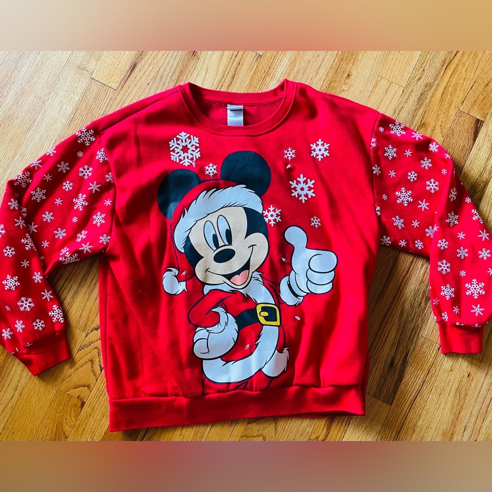 NWOT Mickey Mouse friends Disney Christmas holiday festive Sweatshirt top